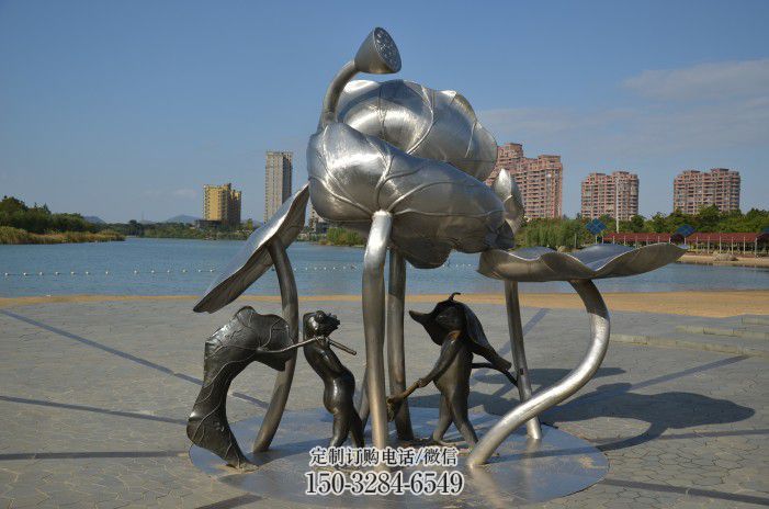 历下莲蓬嬉戏雕塑,城市植物景观雕塑,不锈钢镜面效果 历下莲蓬嬉戏雕塑,城市植物景观雕塑,不锈钢镜面效果